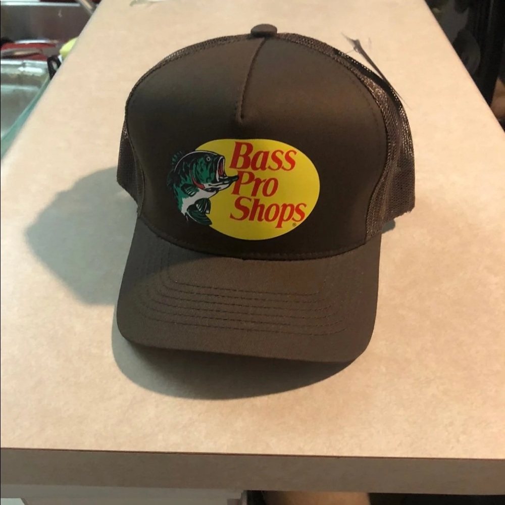 Bass Pro Shops Hat Mesh Adjustable SnapBack Trucker Fishing Cap. NWT DARK BROWN